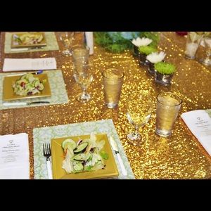✨✨✨✨SOLD✨✨✨✨- 90x132 Gold sequin Tablecloth